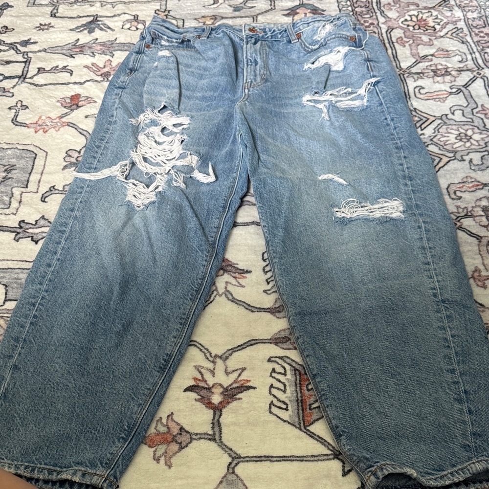 American Eagle Outfitters Blue Relaxed mom jean